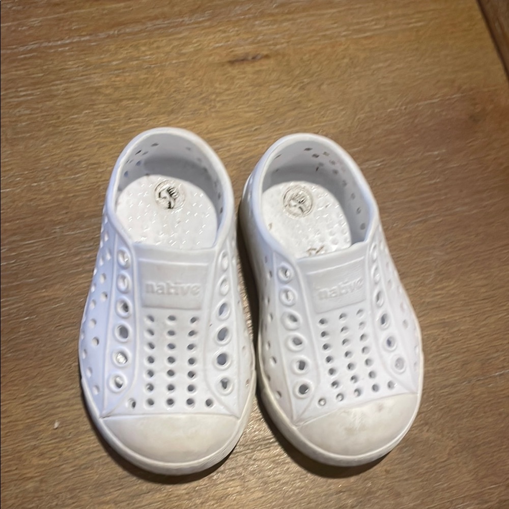 Native Kids Water Shoes - Classic White